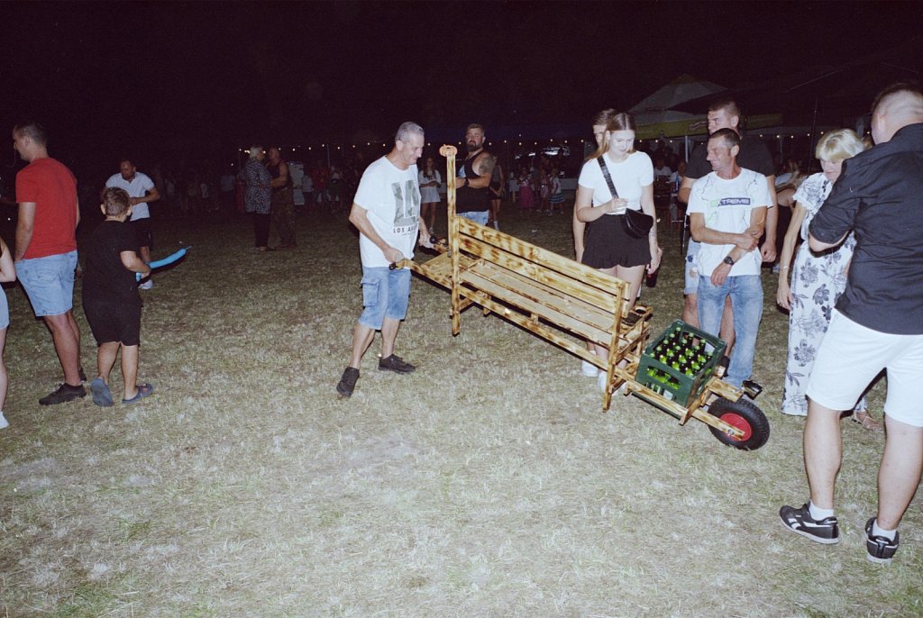 Kultura-i-wspolnoty-Z-Nowak-Piotr-Za-sklepem-10.jpg